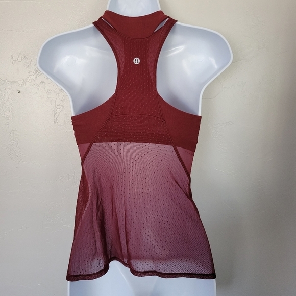 Lululemon Women's 2 Burgundy Tank Top Built in Bra Racerback Mesh Back Athletic - Picture 3 of 7
